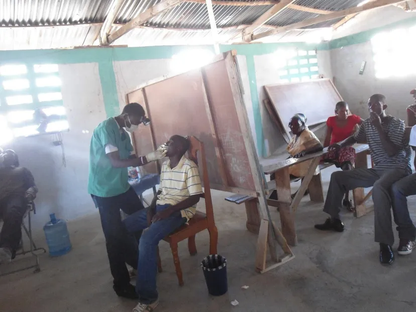 Action communautaire en clinique mobile photo 4